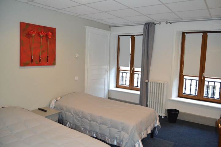 Room 13 of 37