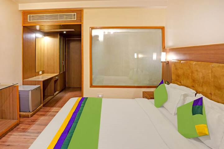 Room 9 of 38