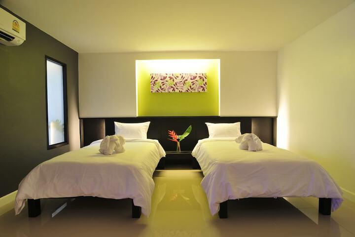 Room 7 of 34