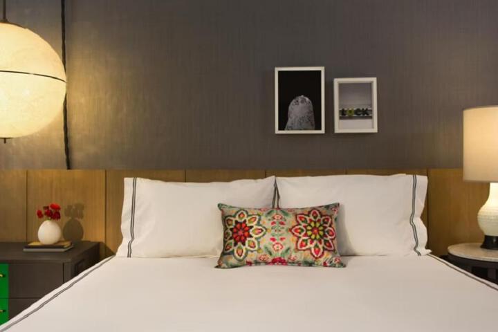 Premium King Bed (6 of 20)