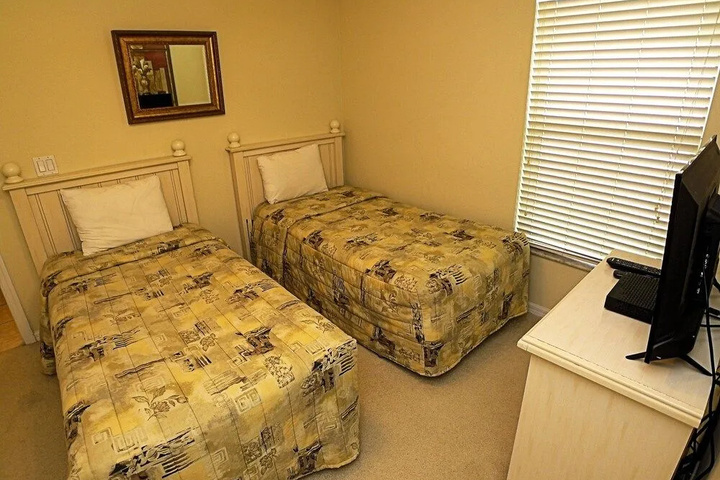 Room 5 of 17