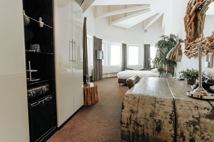Room 33 of 67