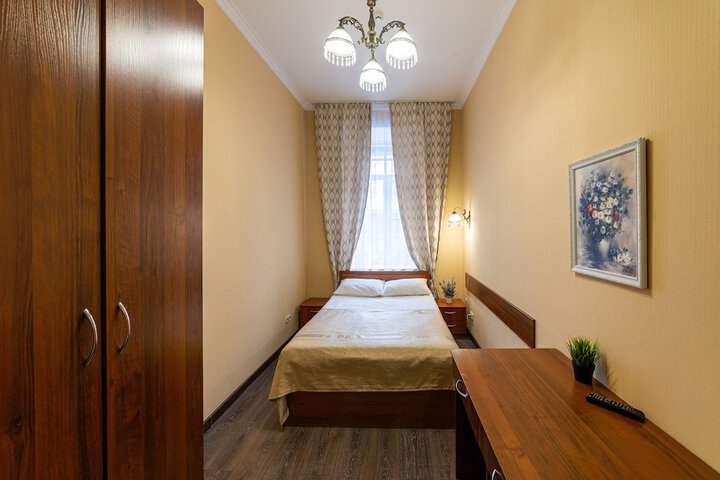 Room 17 of 176