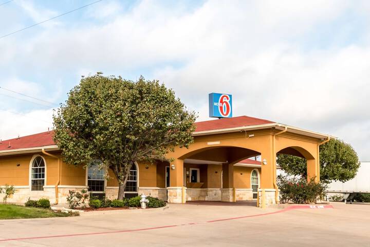 Motel 6 Alvarado TX in Alvarado, TX