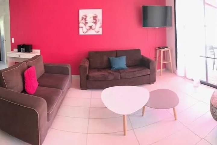 Room 4 of 12