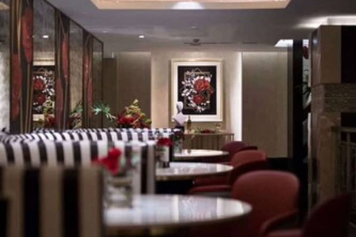Dining 33 of 50