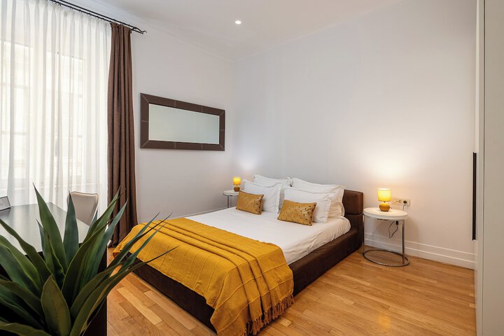 Room 4 of 32