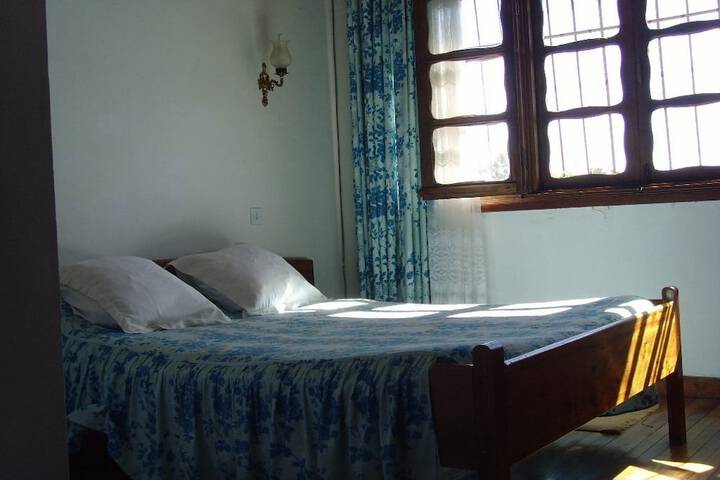 Room 5 of 10