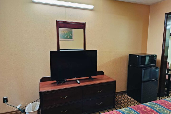 Room 4 of 27