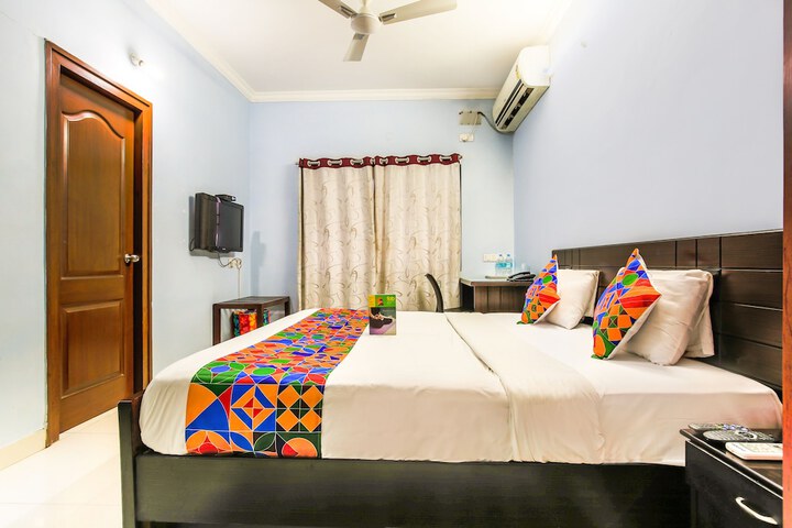 Room 6 of 10
