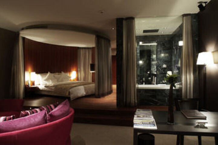 Room 32 of 93
