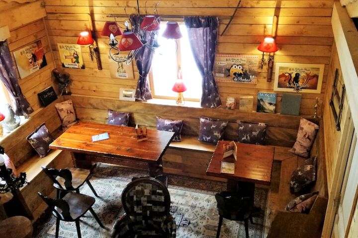 Lounge 65 of 76