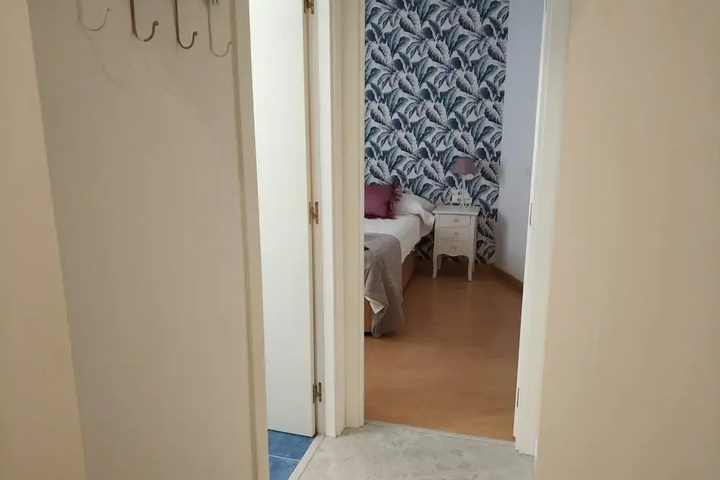 Room 5 of 10