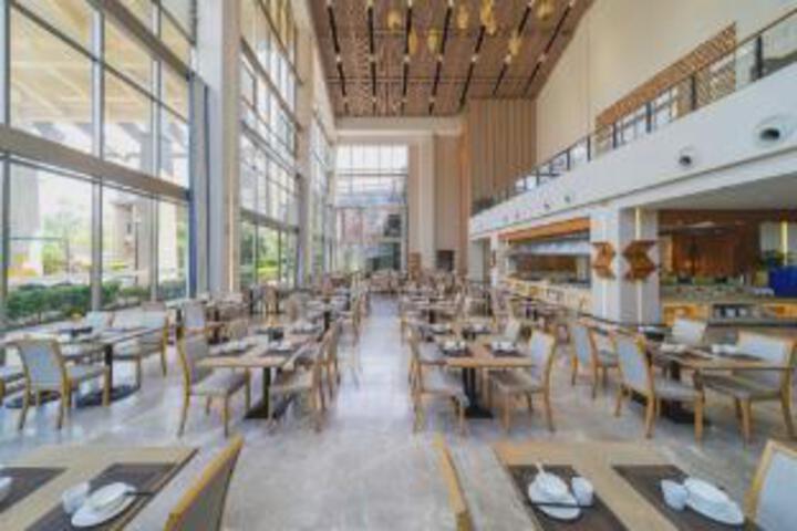 Golden Shining Gulf Hot Spring Resort Hotel