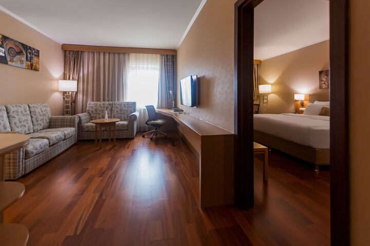 Room 5 of 79