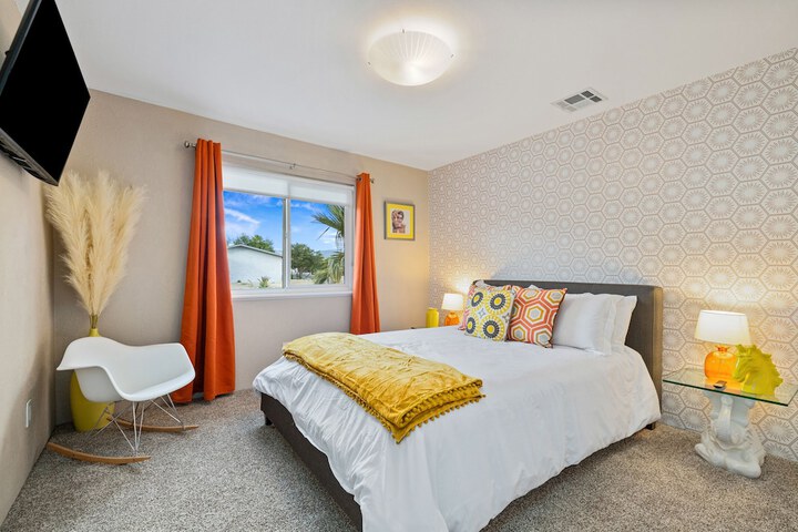 Room 8 of 33