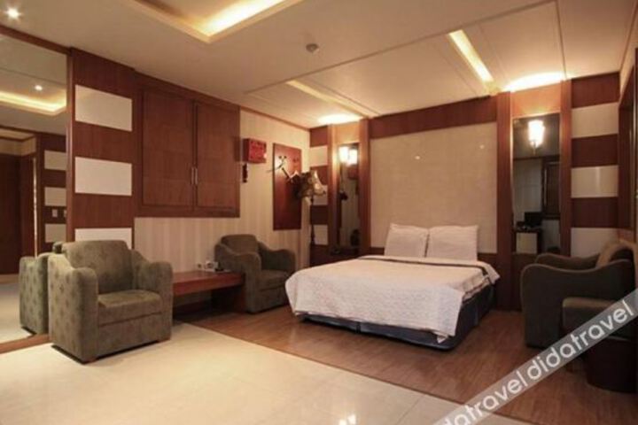 Hotel Noblesse & Merdian