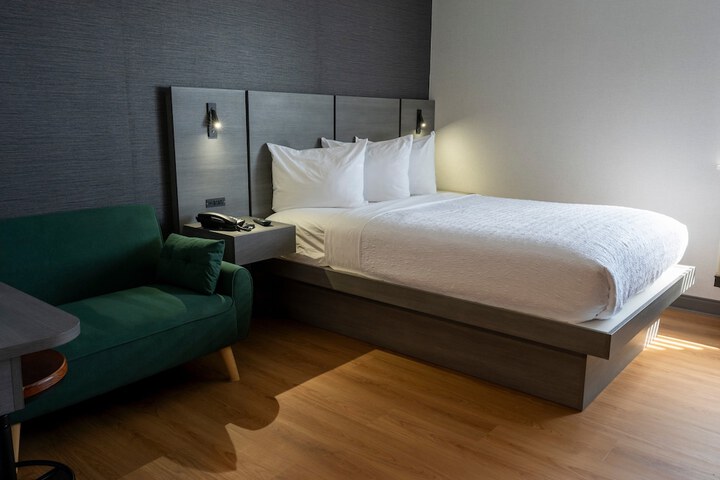 Room 9 of 15