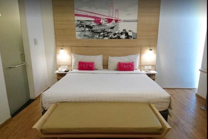 Room 11 of 31