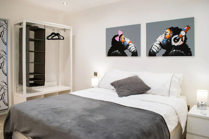 Room 4 of 13