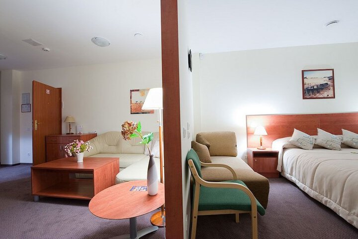 Room 4 of 38