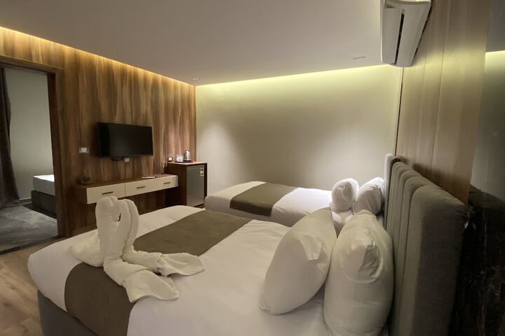 Room 35 of 114