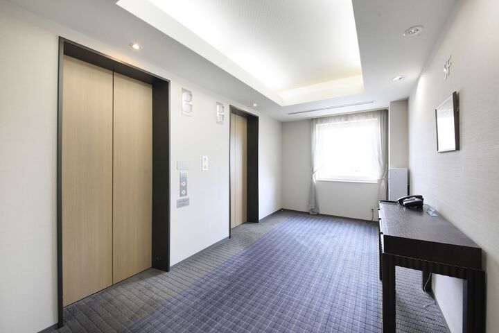 Ballroom/Hall 23 of 27