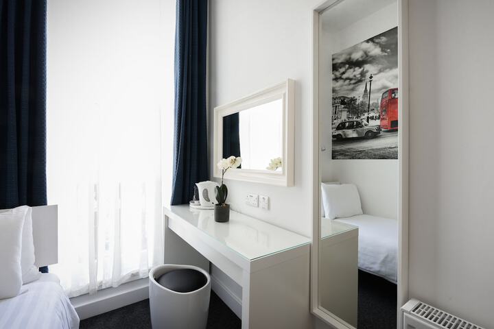 Room 21 of 52
