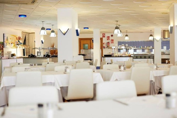 Dining 47 of 63