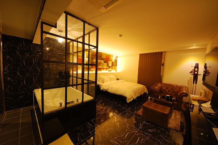 Room 36 of 44