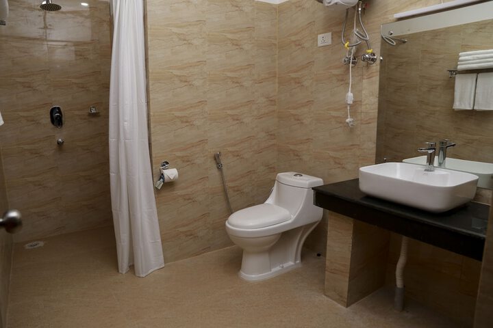 Room 16 of 28