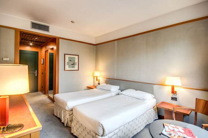 Room 16 of 36