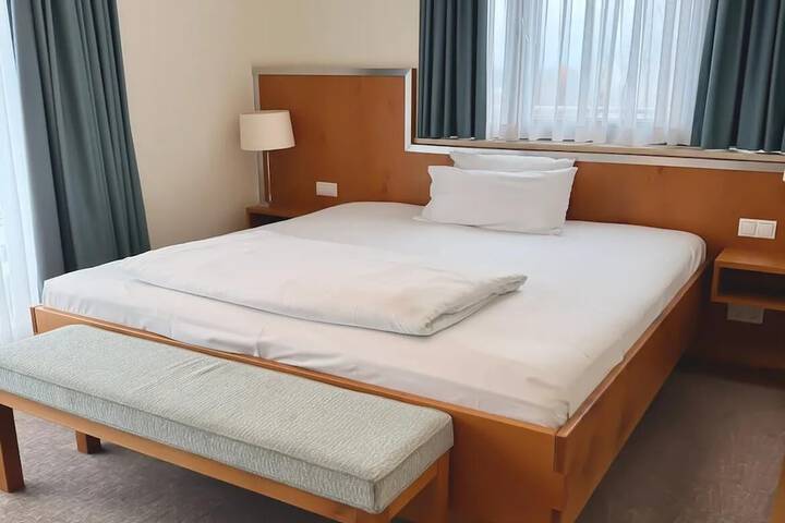Room 43 of 233