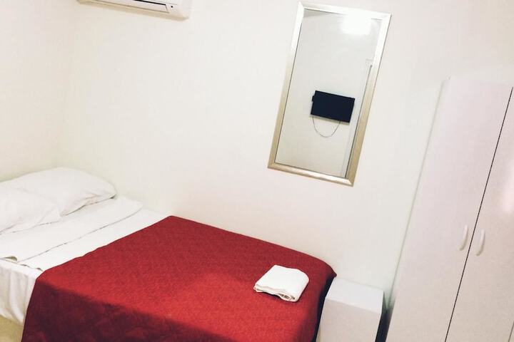 Room 12 of 21