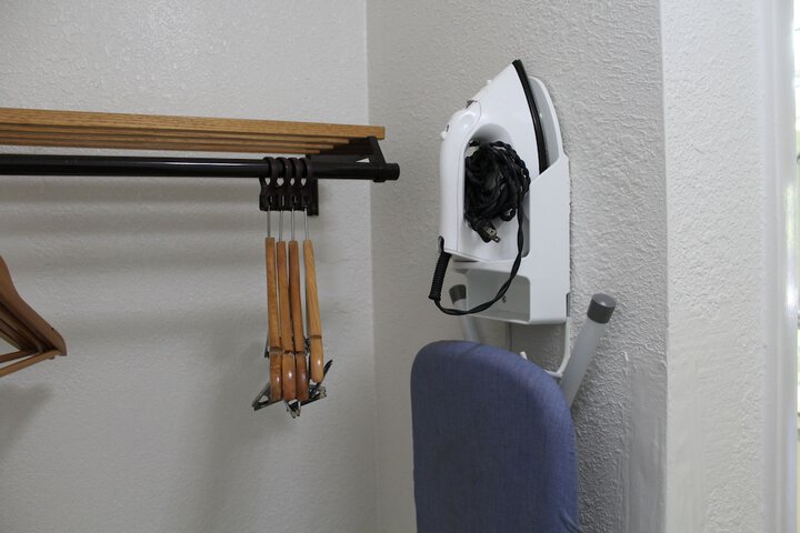 Iron/ironing board