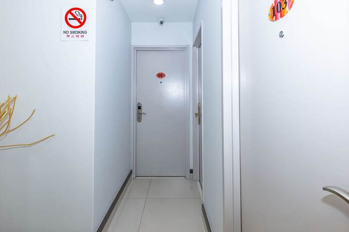 Ballroom/Hall 31 of 33