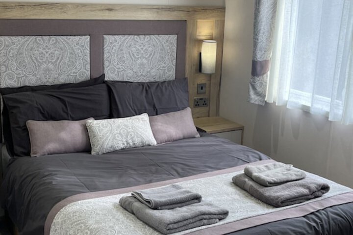 Room 4 of 14
