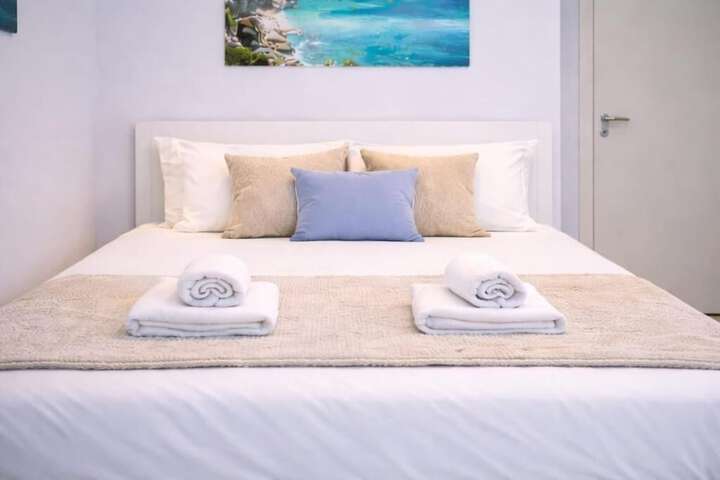 Room 8 of 27