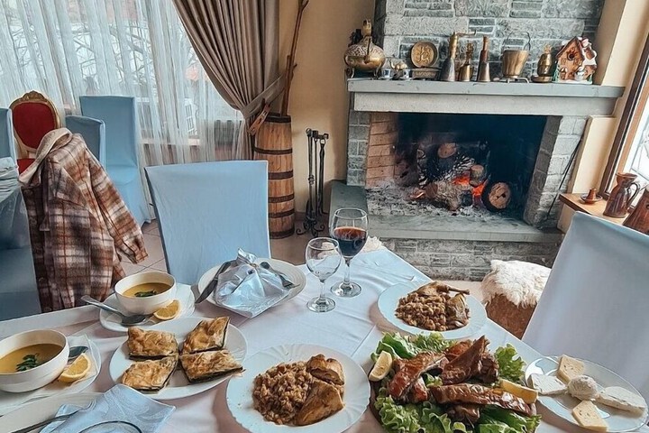 Dining 42 of 57