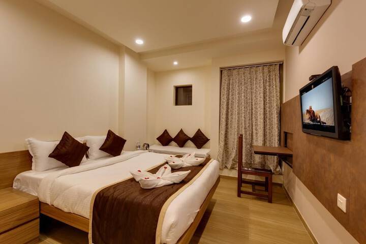 Room 6 of 16