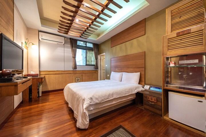 Room 28 of 65