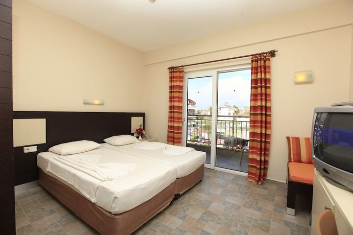 Room 4 of 40