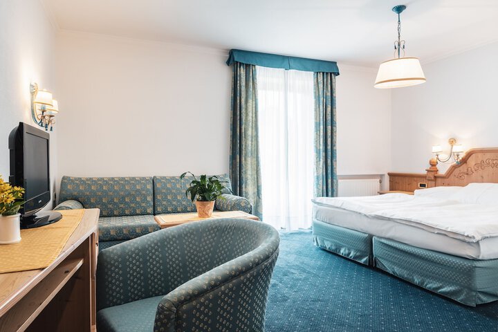 Room 10 of 106