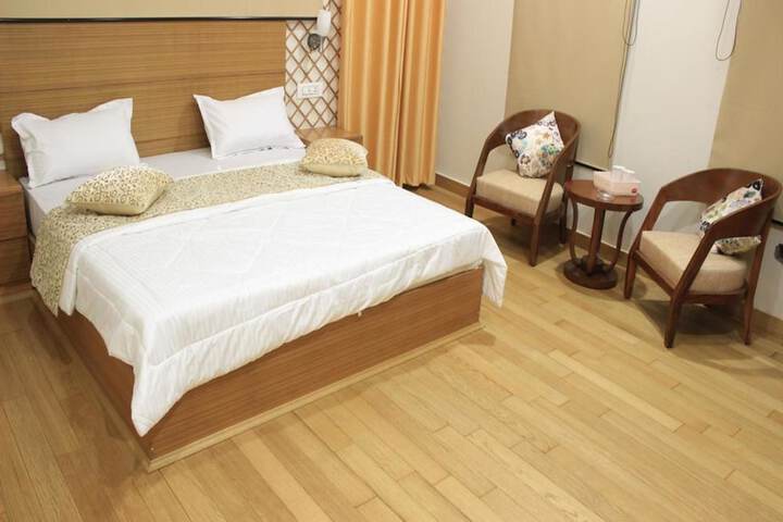 Room 6 of 42