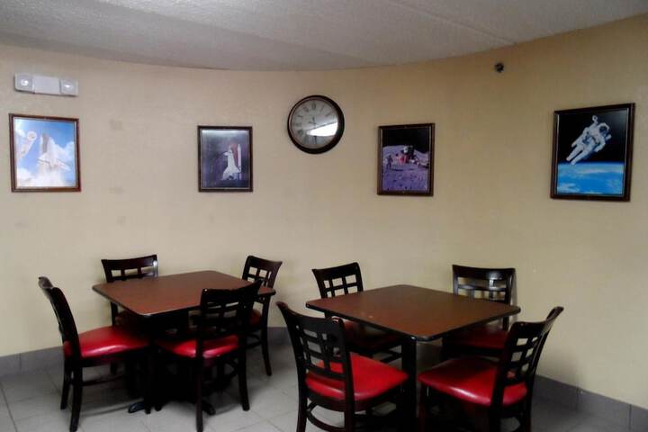 Dining 21 of 27