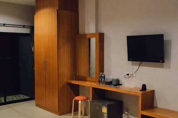 Room 5 of 92