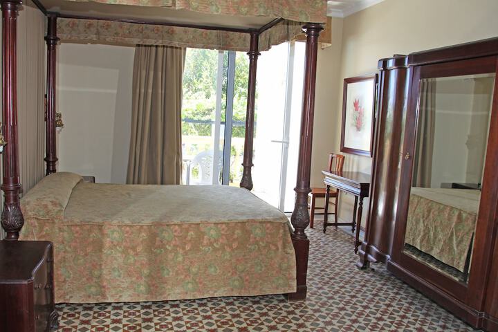 Room 5 of 43