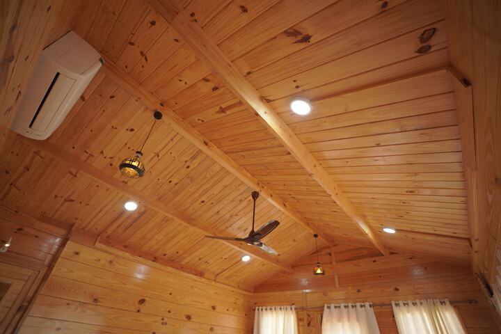 Room 2 of 10