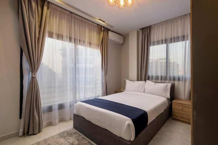 Room 4 of 18