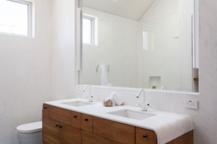 Room 18 of 222